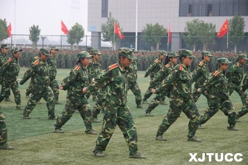西安交通大學城市學院2012年學生軍事訓練總結表彰大會隆重召開