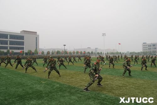 西安交通大學城市學院2012年學生軍事訓練總結表彰大會隆重召開