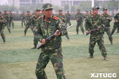 西安交通大學城市學院2012年學生軍事訓練總結表彰大會隆重召開