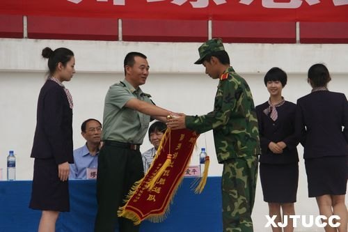 西安交通大學城市學院2012年學生軍事訓練總結表彰大會隆重召開