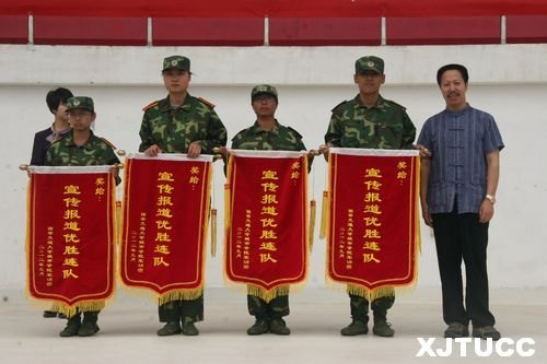 西安交通大學城市學院2012年學生軍事訓練總結表彰大會隆重召開