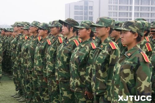 西安交通大學城市學院2012年學生軍事訓練總結表彰大會隆重召開
