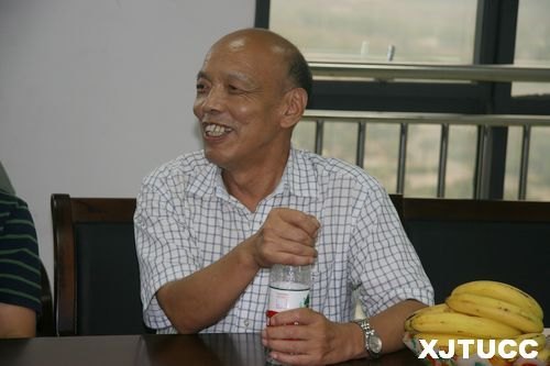 西安交通大學(xué)城市學(xué)院召開慶祝教師節(jié)暨歡迎新教工師生座談會