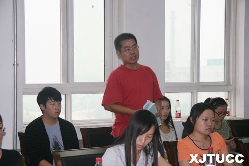 西安交通大學(xué)城市學(xué)院召開慶祝教師節(jié)暨歡迎新教工師生座談會