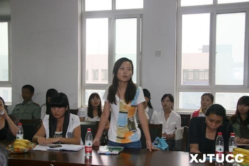 西安交通大學(xué)城市學(xué)院召開慶祝教師節(jié)暨歡迎新教工師生座談會