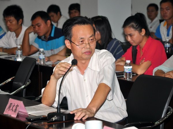 三明學(xué)院召開2012年新教師座談會