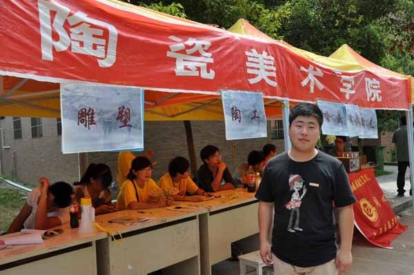 潘樂:連續(xù)4年擔(dān)當(dāng)迎新志愿者