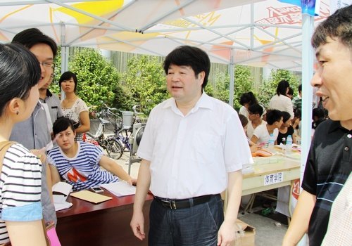 秋風(fēng)送爽迎八方學(xué)子——臨海校區(qū)迎新工作進(jìn)行時(shí)