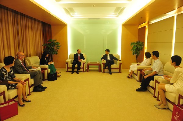 徐明稚校長(zhǎng)會(huì)見美國(guó)駐上海總領(lǐng)事館葛瑞風(fēng)總領(lǐng)事一行
