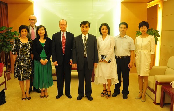 徐明稚校長(zhǎng)會(huì)見美國(guó)駐上海總領(lǐng)事館葛瑞風(fēng)總領(lǐng)事一行