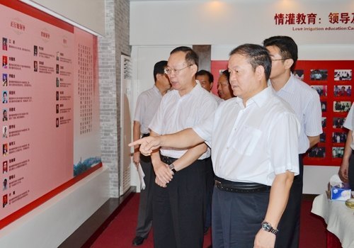 尊師重教 市委書記黃業(yè)斌蒞臨惠州學(xué)院慰問(wèn)