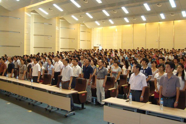 武漢工程大學隆重舉行2012級碩士研究生開學典禮
