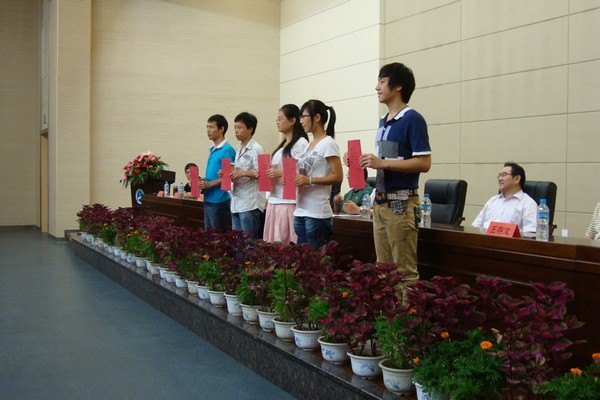 武漢工程大學隆重舉行2012級碩士研究生開學典禮