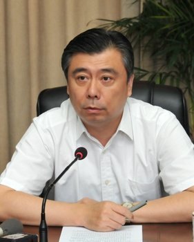 束束鮮花蘊真情 句句寄語賦鼓勵 常州市委書記閻立來常州工學院看望慰問廣大教師