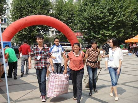(圖文)安徽工業大學工商學院喜迎2012級新生