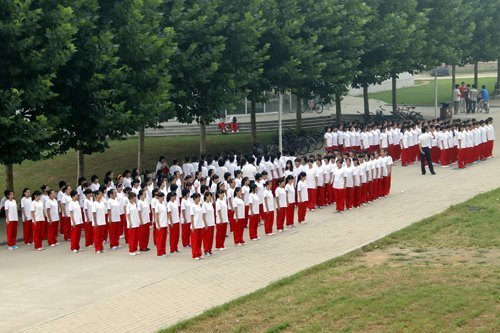 燕山大學(xué)里仁學(xué)院2012級新生軍訓(xùn)圓滿結(jié)束