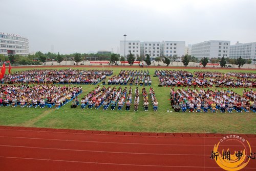 【組圖】江漢大學(xué)文理學(xué)院2012級(jí)新生開學(xué)典禮暨軍訓(xùn)開營(yíng)式隆重舉行