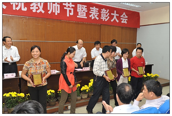 晉中學院召開慶祝教師節暨“三育人”表彰大會