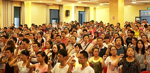學校慶祝第28個教師節暨師德承諾活動大會召開