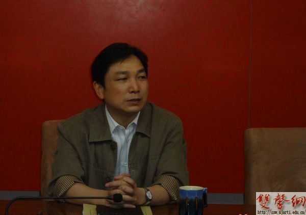 張策華主持召開(kāi)會(huì)議 研究部署新學(xué)期后勤、安保等工作