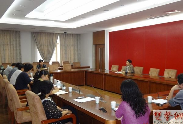 張策華主持召開(kāi)會(huì)議 研究部署新學(xué)期后勤、安保等工作