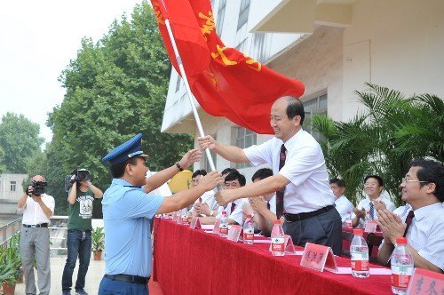湖北工業大學舉行2012年新生開學典禮暨軍訓動員大會