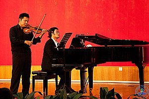 濟南大學(xué)音樂學(xué)院慰問軍訓(xùn)教官暨教師技能展示音樂會舉行