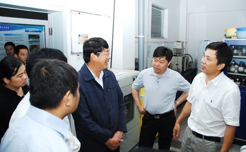 武漢市委常委馮記春一行來湖北工業大學調研
