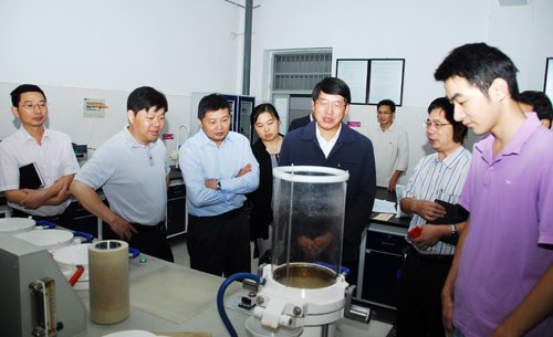 武漢市委常委馮記春一行來湖北工業大學調研