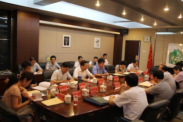 省人大調(diào)研組來景德鎮(zhèn)陶瓷學(xué)院調(diào)研