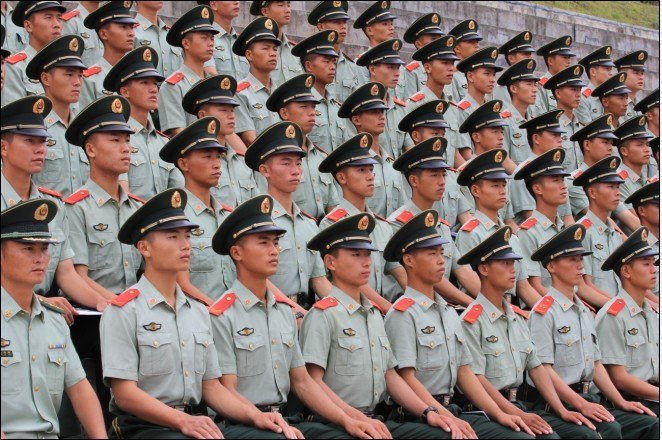 中山大學(xué)南方學(xué)院2012級新生開學(xué)典禮暨軍訓(xùn)動員大會順利舉行