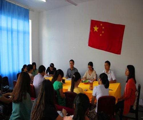 人文學(xué)院黨總支召開學(xué)習(xí)楷模大會(huì)