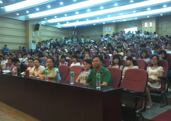 重慶醫(yī)科大學(xué)舉辦嚴(yán)純?nèi)A院士科學(xué)道德和學(xué)風(fēng)建設(shè)宣講會(huì)