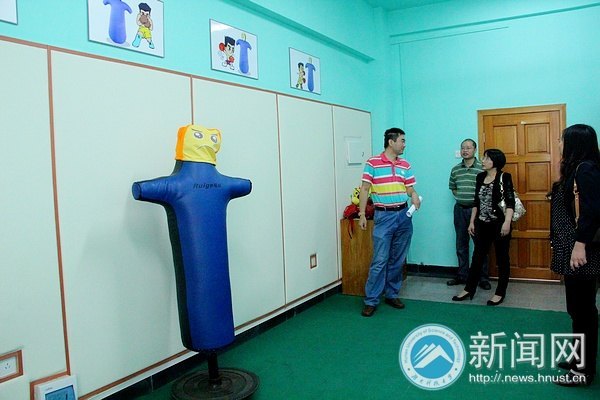 湖南省合格心理咨詢室建設項目專家組蒞臨湖南科技大學指導工作