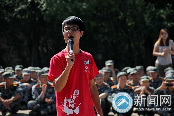 新生軍訓慰問演出 濃情勝濃“晴”