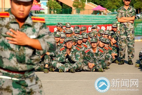 新生軍訓慰問演出 濃情勝濃“晴”