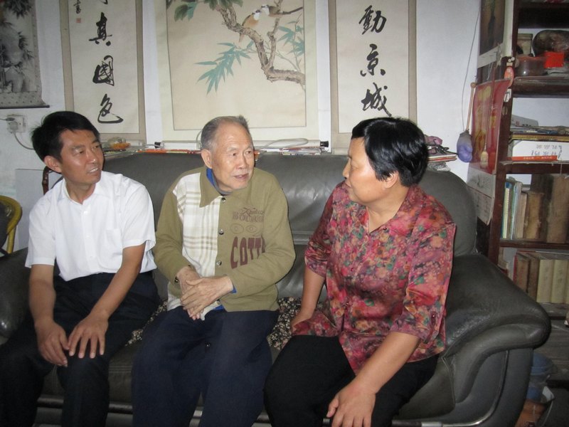 雙節(jié)將至 校黨委副書記王洪彬一行看望原許昌師專離休老干部
