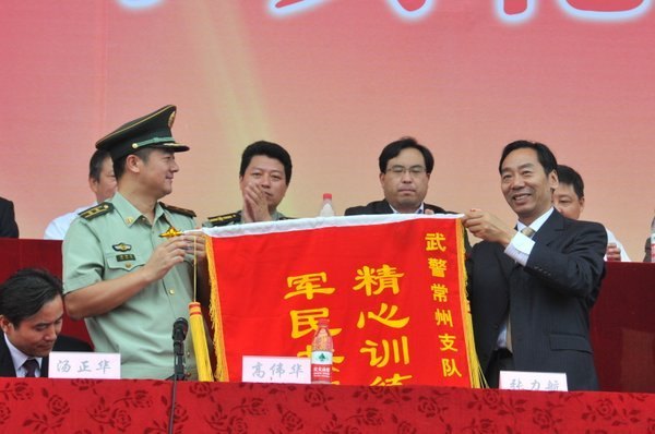 展風采 顯豪情 常州工學院舉行2012級新生開學典禮暨軍訓表彰大會