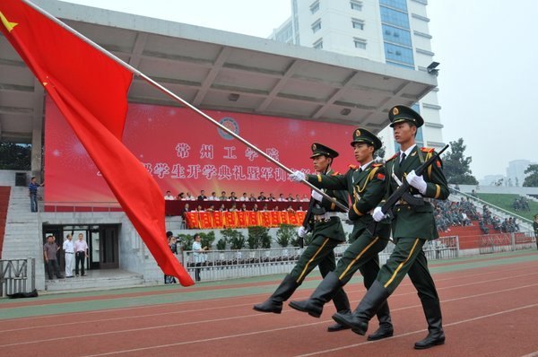 展風采 顯豪情 常州工學院舉行2012級新生開學典禮暨軍訓表彰大會