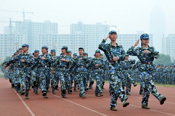 展風采 顯豪情 常州工學院舉行2012級新生開學典禮暨軍訓表彰大會
