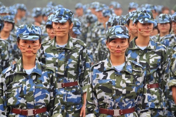 展風采 顯豪情 常州工學院舉行2012級新生開學典禮暨軍訓表彰大會