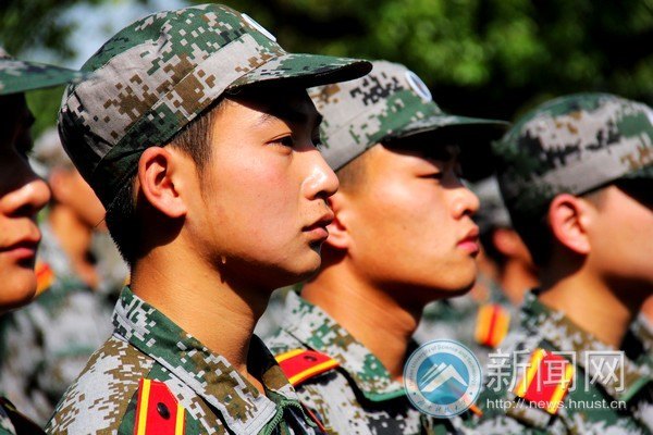 【科大聚焦】開學送三禮 不是“蘋果”是軍訓