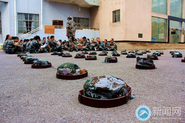【科大聚焦】開學送三禮 不是“蘋果”是軍訓