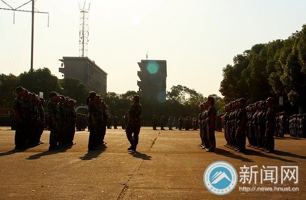 【科大聚焦】開學送三禮 不是“蘋果”是軍訓
