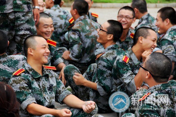 【科大聚焦】開學送三禮 不是“蘋果”是軍訓