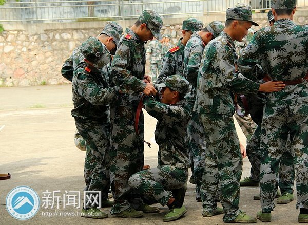 【科大聚焦】開學送三禮 不是“蘋果”是軍訓