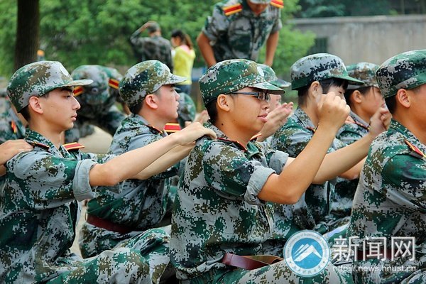 【科大聚焦】開學送三禮 不是“蘋果”是軍訓