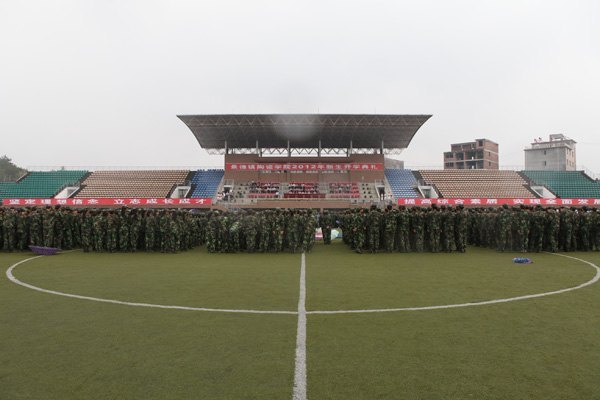 景德鎮(zhèn)陶瓷學(xué)院隆重舉行2012級(jí)新生開學(xué)典禮暨軍訓(xùn)會(huì)操匯報(bào)大會(huì)