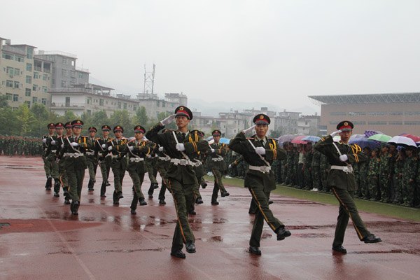 景德鎮(zhèn)陶瓷學(xué)院隆重舉行2012級(jí)新生開學(xué)典禮暨軍訓(xùn)會(huì)操匯報(bào)大會(huì)