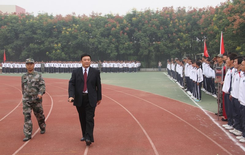 許昌學院舉行2012級新生軍訓會操